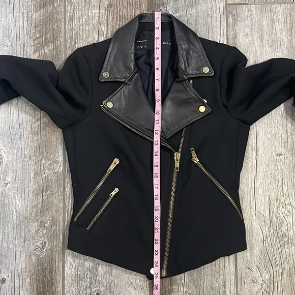 (70% OFF) EUC Zara Genuine Leather Trim BLACK Moto jacket MEDIUM MSRP: $228