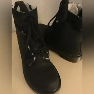 Dr Martens women/ youth black leather combat Aimilita boots US 4.5 youth 3 Euro