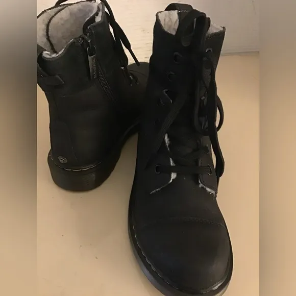 Dr Martens women/ youth black leather combat Aimilita boots US 4.5 youth 3 Euro