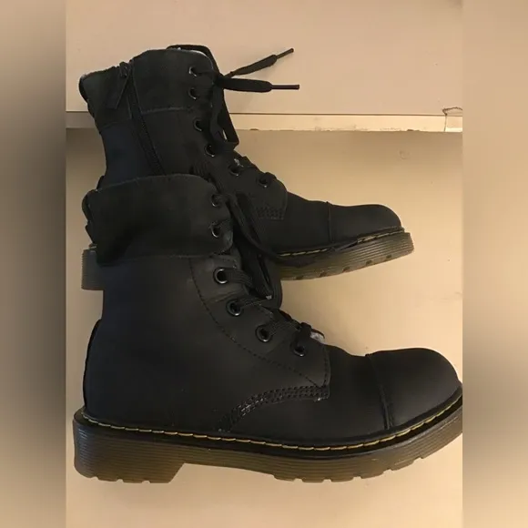 Dr Martens women/ youth black leather combat Aimilita boots US 4.5 youth 3 Euro