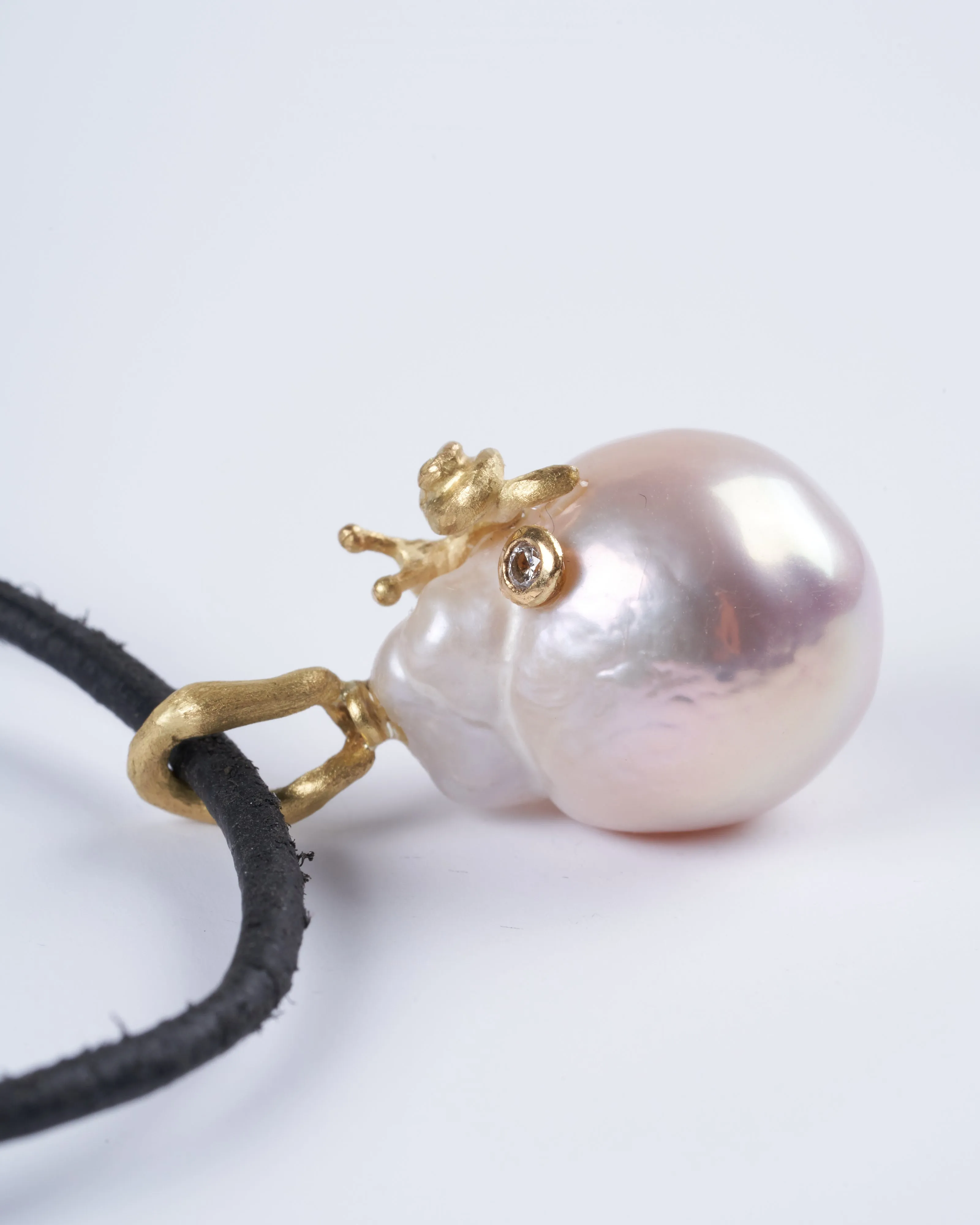 freshwater pearl and leather bracelet