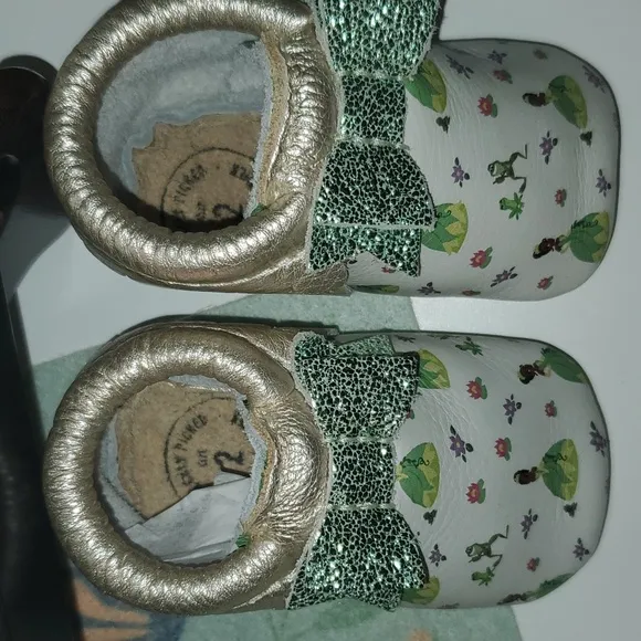 Mew Freahly Picked X Disney Princess and The Frog Bow Moccasin Size 2 (6-12mos.)