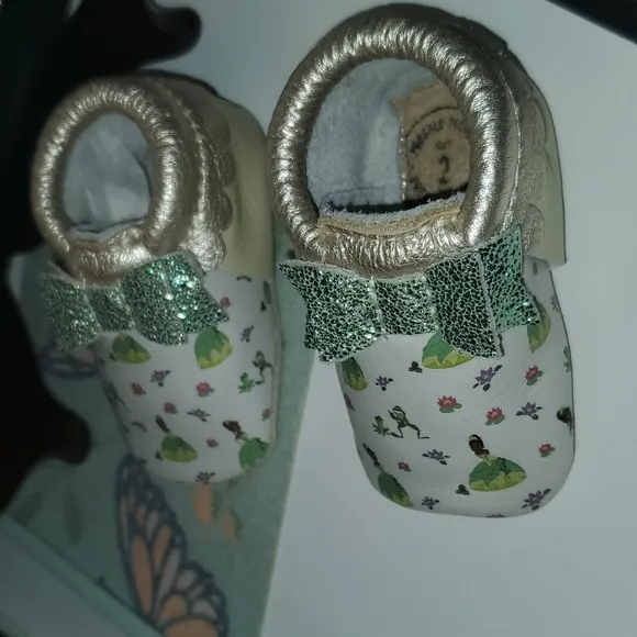 Mew Freahly Picked X Disney Princess and The Frog Bow Moccasin Size 2 (6-12mos.)