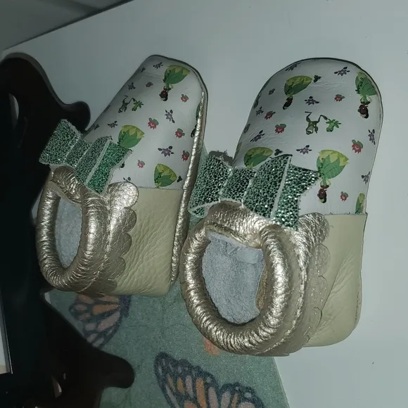 Mew Freahly Picked X Disney Princess and The Frog Bow Moccasin Size 2 (6-12mos.)