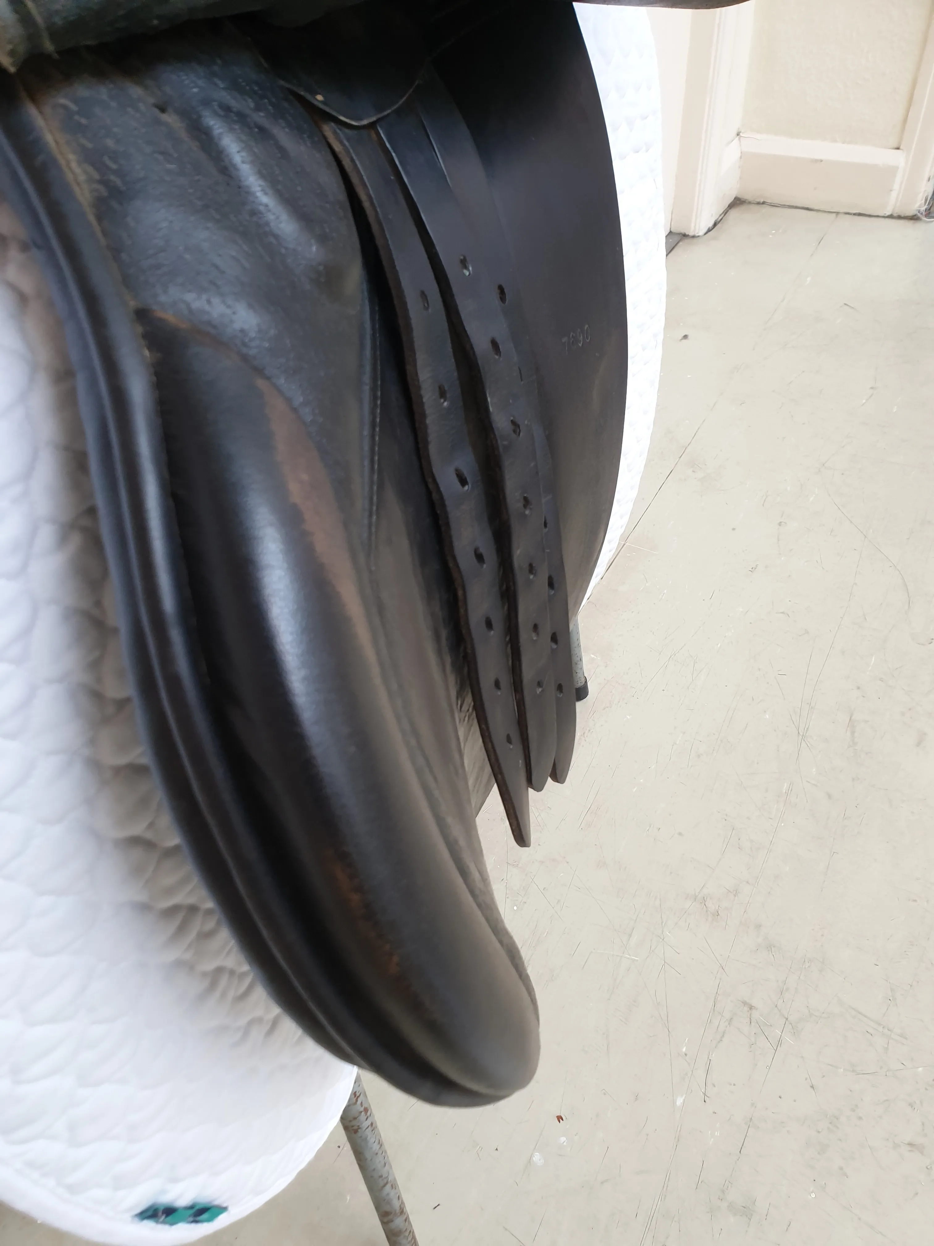Palaton Saddlery 18" med black GP leather saddle