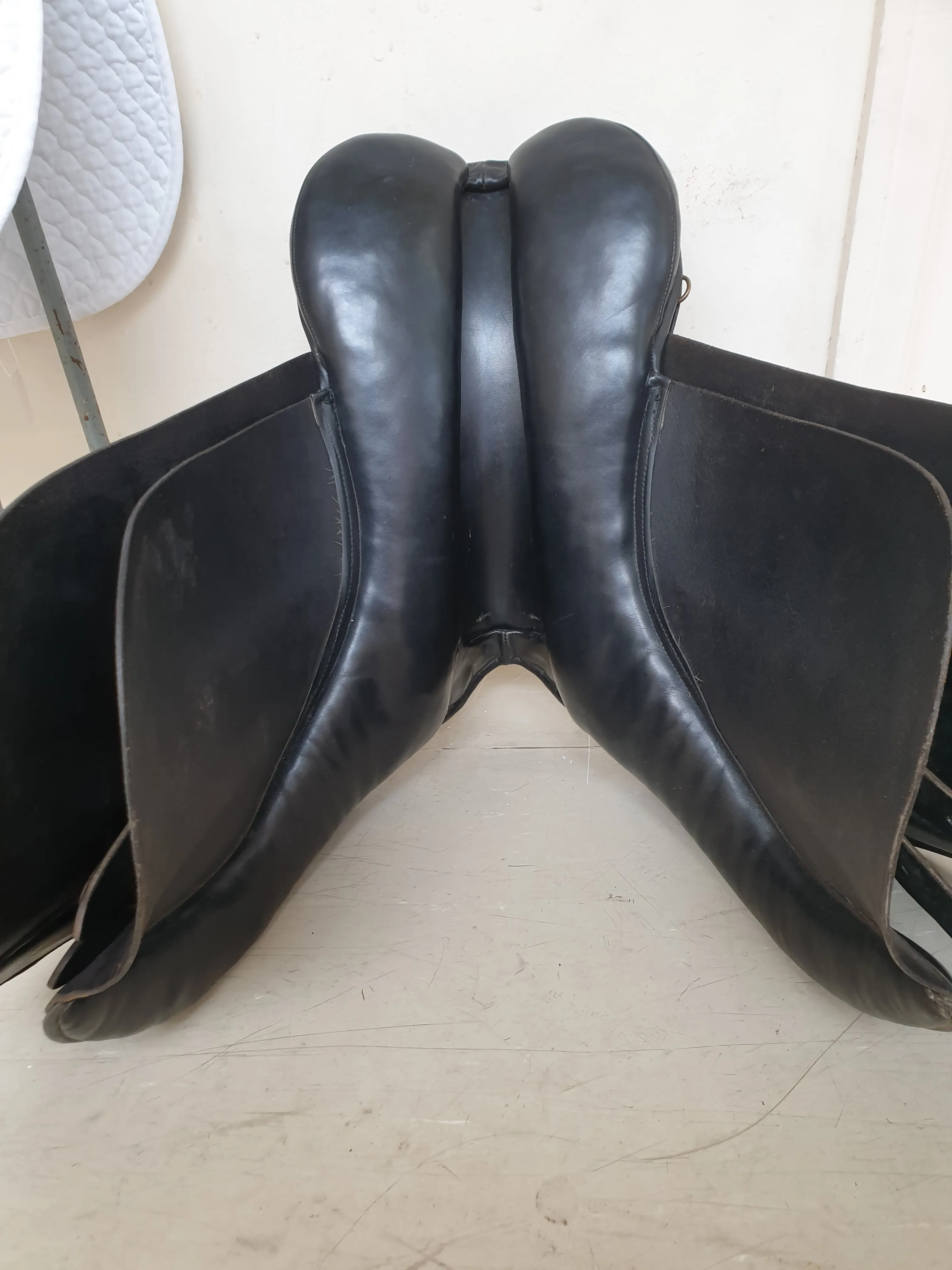 Palaton Saddlery 18" med black GP leather saddle