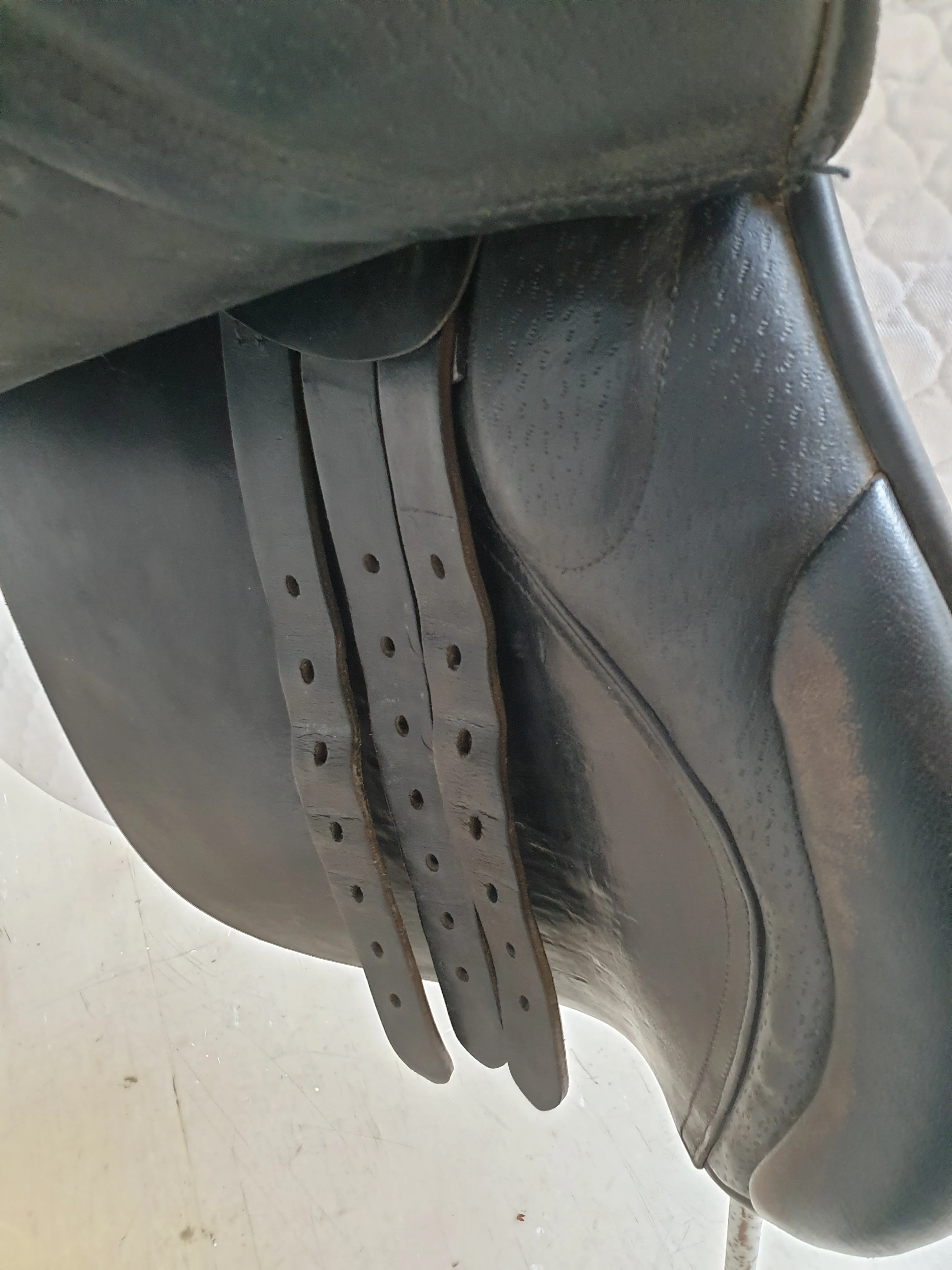 Palaton Saddlery 18" med black GP leather saddle