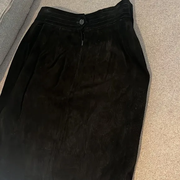 Perry Ellis Portfolio black suede skirt