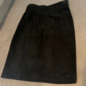 Perry Ellis Portfolio black suede skirt