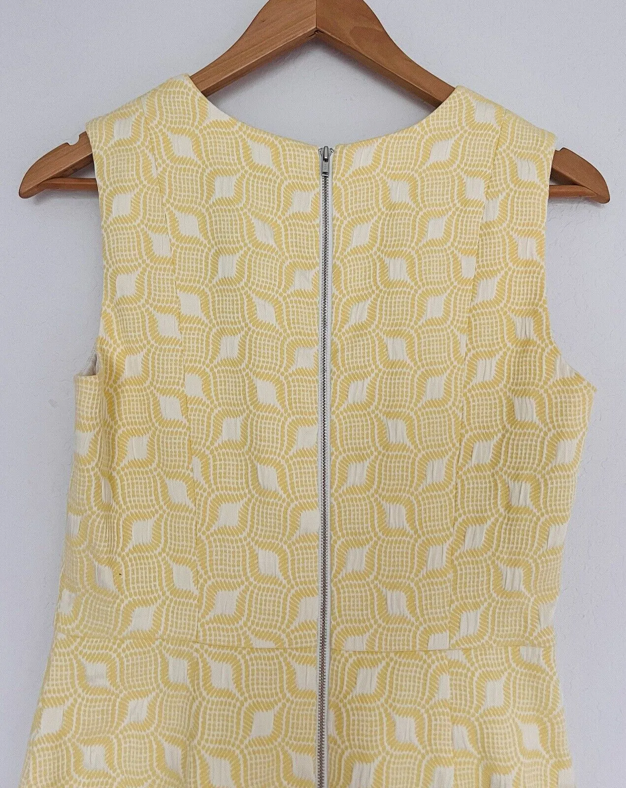 THE LIMITED NWT Sheath Sleeveless Dress Sz 4  Yellow Textured Lined Coquette
