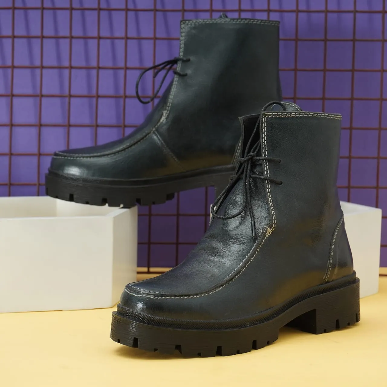 Women's ankle boot with Midnight Blue leather OF-6407
